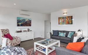 Contemporary Bay of Islands Hideaway with Spa - Russell, New Zealand