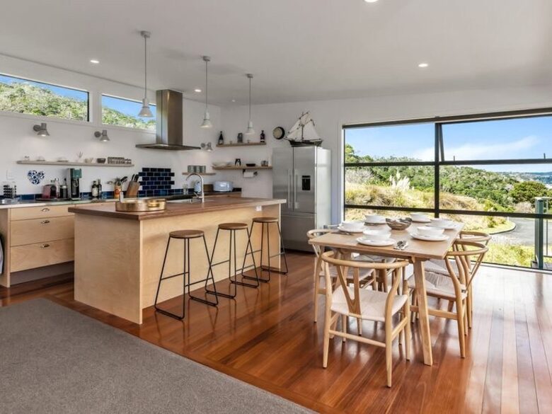 Contemporary Bay of Islands Hideaway with Spa - Russell, New Zealand