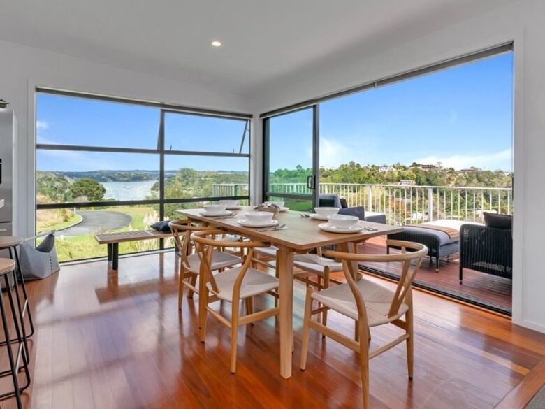 Contemporary Bay of Islands Hideaway with Spa - Russell, New Zealand