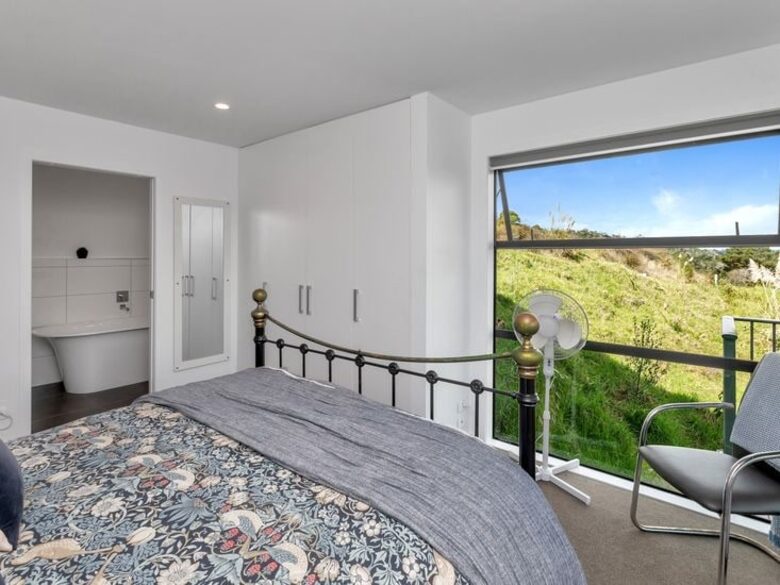 Contemporary Bay of Islands Hideaway with Spa - Russell, New Zealand