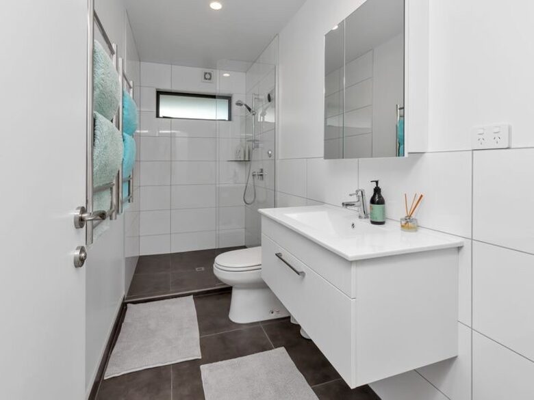 Contemporary Bay of Islands Hideaway with Spa - Russell, New Zealand