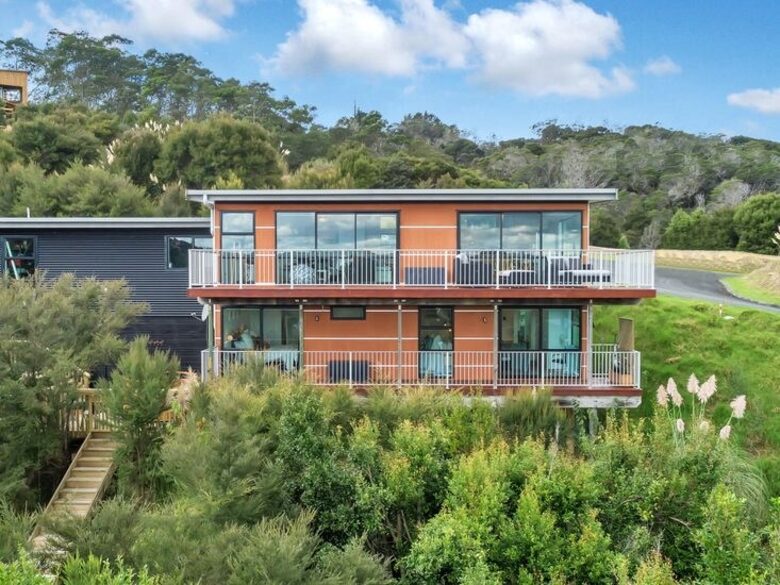 Contemporary Bay of Islands Hideaway with Spa - Russell, New Zealand