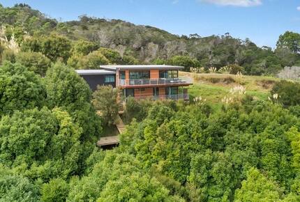 Contemporary Bay of Islands Hideaway with Spa - Russell, New Zealand