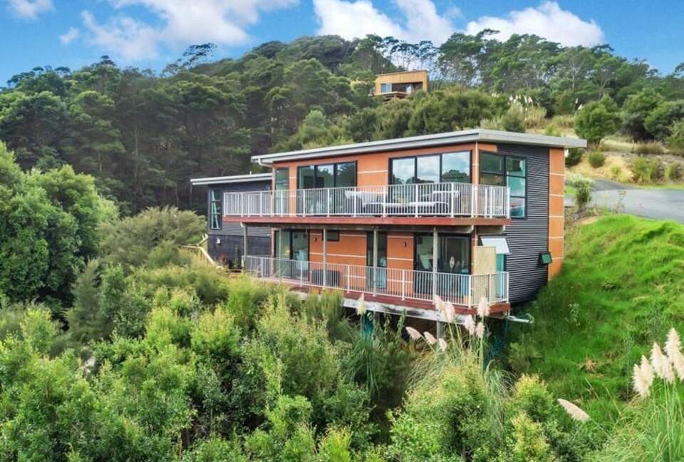Contemporary Bay of Islands Hideaway with Spa - Russell, New Zealand
