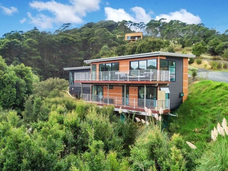 Contemporary Bay of Islands Hideaway with Spa - Russell, New Zealand