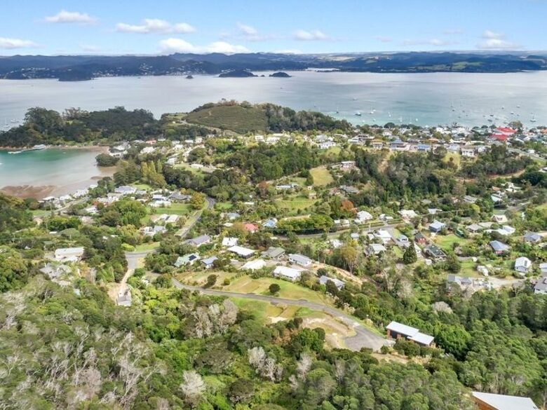 Contemporary Bay of Islands Hideaway with Spa - Russell, New Zealand