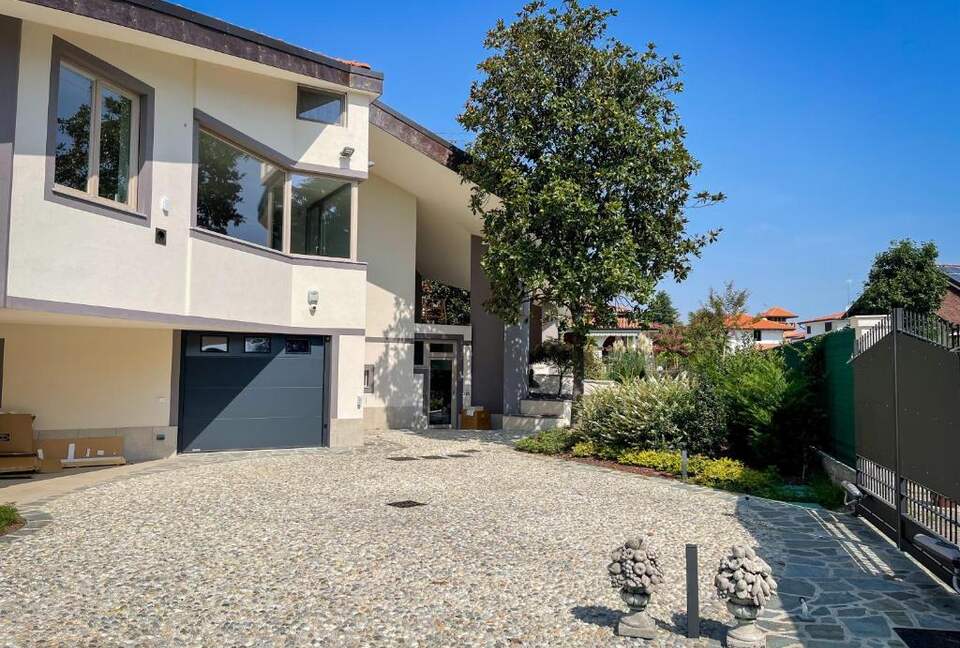 The Versatile Residence with Separate Studios and Two-Bedroom Option - Trezzano Sul Naviglio, Milan, Italy