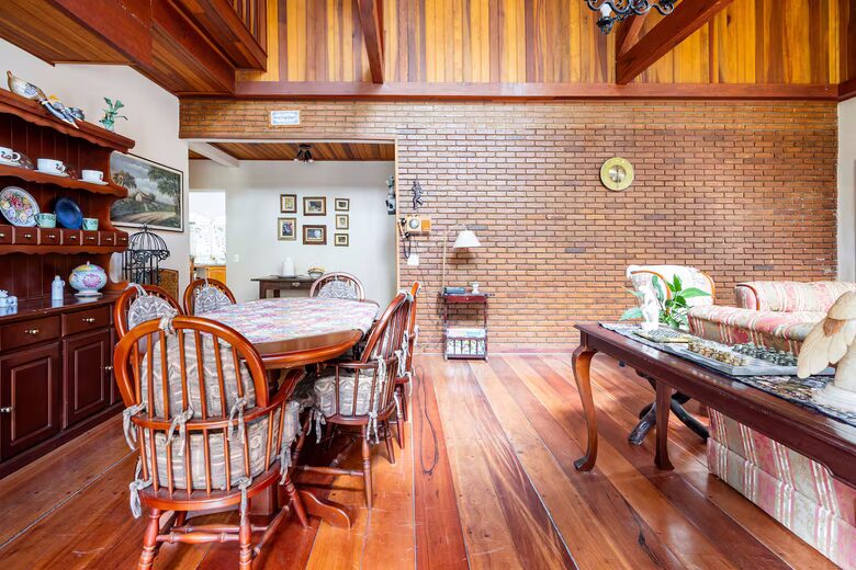 Refined Two-Story Residence on Expansive, Landscaped Grounds - Campos do Jordão, Brazil