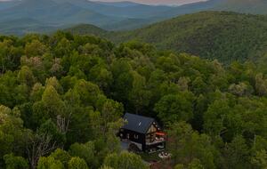 Afton Mountain Retreat with Hot Tub & Views - Afton, Virginia