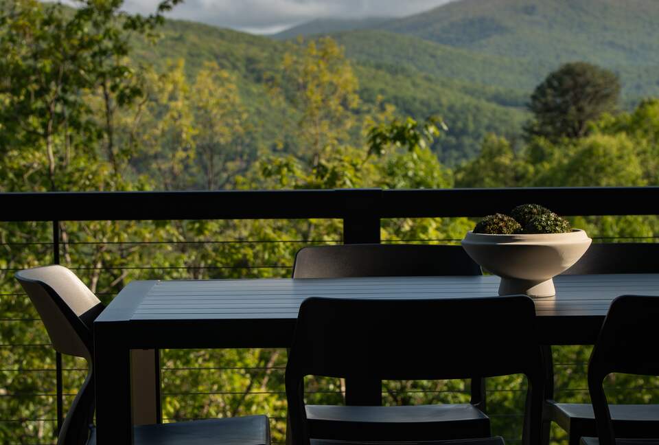 Afton Mountain Retreat with Hot Tub & Views - Afton, Virginia
