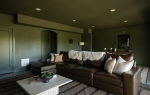 Afton Mountain Retreat with Hot Tub & Views - Afton, Virginia