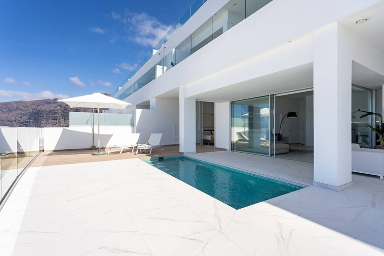 Elegant Two Bedroom Retreat with Sea Views in Los Gigantes - Santiago del Teide, Tenerife, Spain