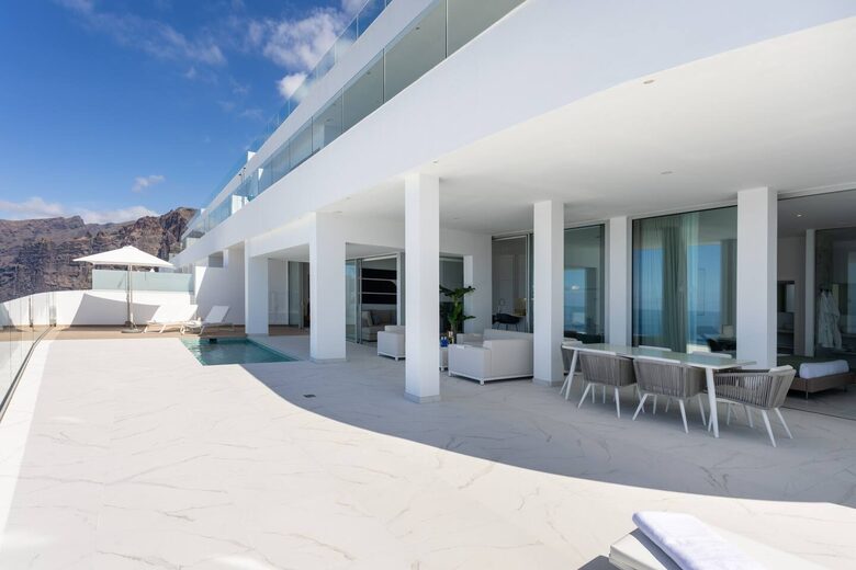 Elegant Two Bedroom Retreat with Sea Views in Los Gigantes - Santiago del Teide, Tenerife, Spain