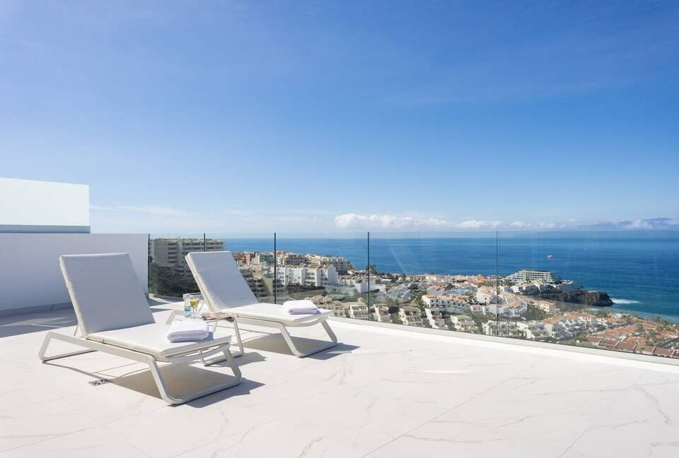 Elegant Two Bedroom Retreat with Sea Views in Los Gigantes - Santiago del Teide, Tenerife, Spain