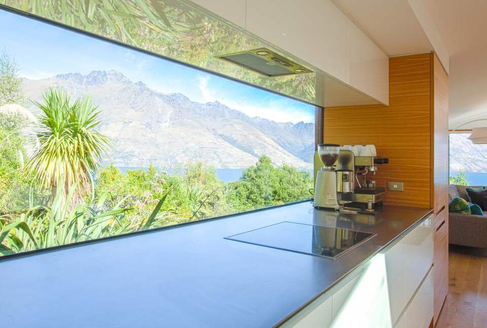 Queenstown Retreat with Lake Wakatipu & Mountain Views - Queenstown, New Zealand