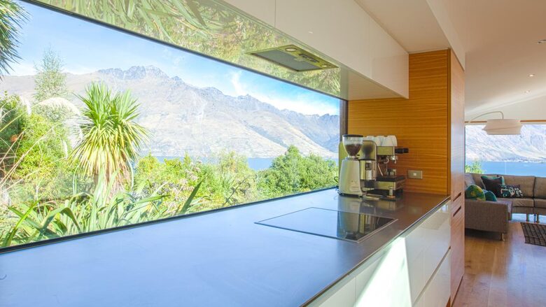 Queenstown Retreat with Lake Wakatipu & Mountain Views - Queenstown, New Zealand