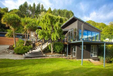 Queenstown Retreat with Lake Wakatipu & Mountain Views - Queenstown, New Zealand