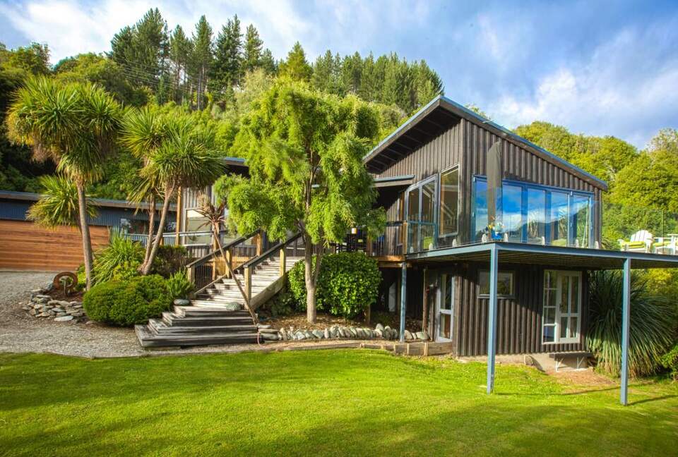 Queenstown Retreat with Lake Wakatipu & Mountain Views - Queenstown, New Zealand