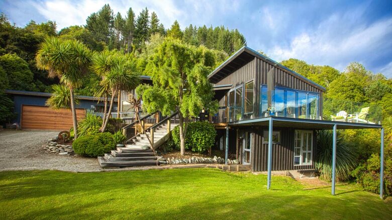 Queenstown Retreat with Lake Wakatipu & Mountain Views - Queenstown, New Zealand