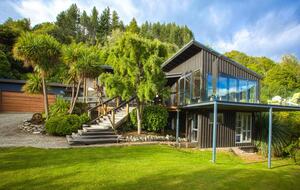 Queenstown Retreat with Lake Wakatipu & Mountain Views - Queenstown, New Zealand