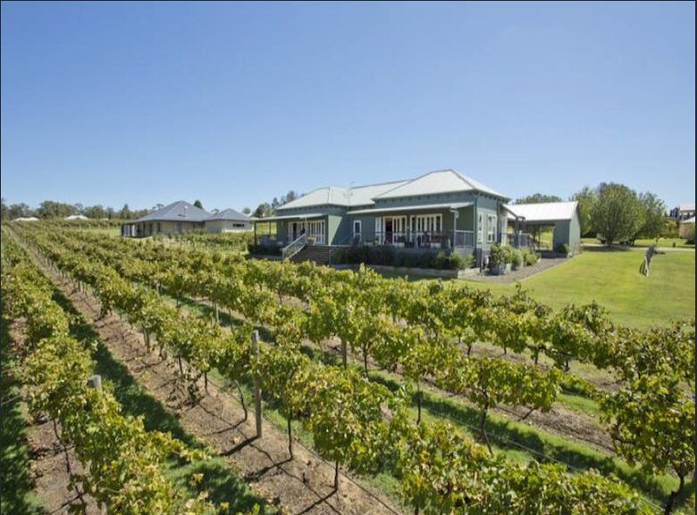 Private Pokolbin Escape Among the Vines - Pokolbin, Australia