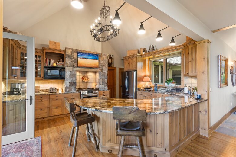 Whiteside Mountain Retreat with Sweeping Valley Views - Highlands, North Carolina