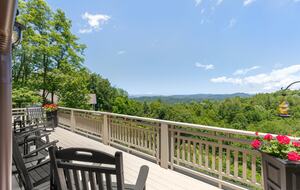 Whiteside Mountain Retreat with Sweeping Valley Views - Highlands, North Carolina