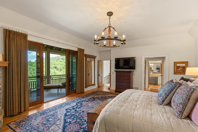 Whiteside Mountain Retreat with Sweeping Valley Views - Highlands, North Carolina