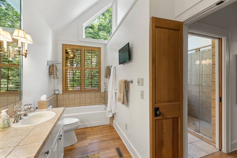 Whiteside Mountain Retreat with Sweeping Valley Views - Highlands, North Carolina