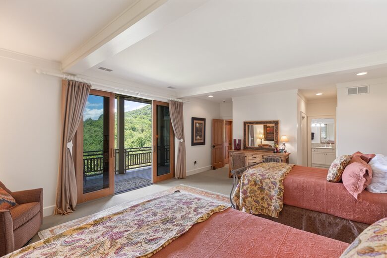 Whiteside Mountain Retreat with Sweeping Valley Views - Highlands, North Carolina