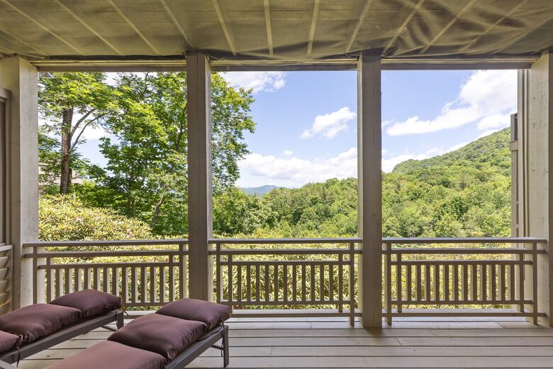 Whiteside Mountain Retreat with Sweeping Valley Views - Highlands, North Carolina