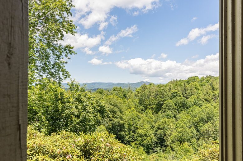 Whiteside Mountain Retreat with Sweeping Valley Views - Highlands, North Carolina