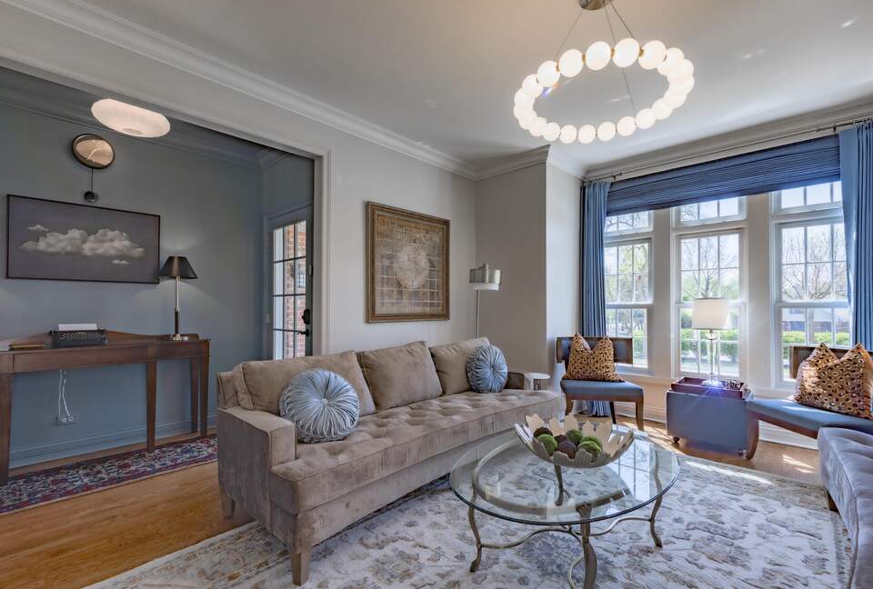 Elegant Townhouse in Historic Western Springs - Western Springs, Illinois