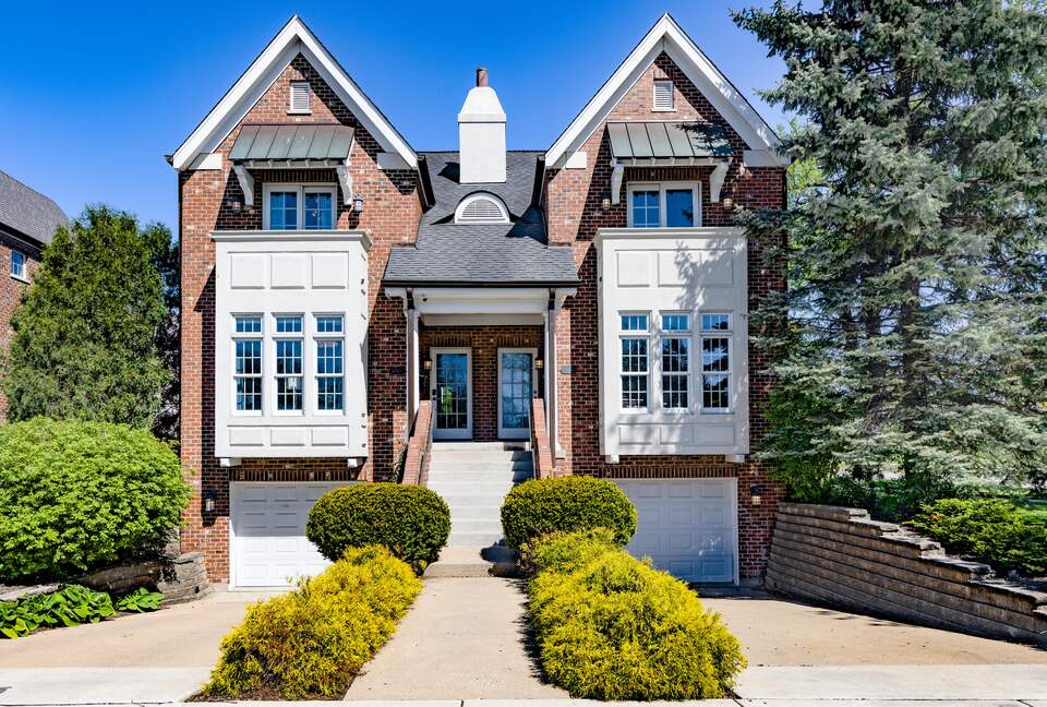 Elegant Townhouse in Historic Western Springs - Western Springs, Illinois