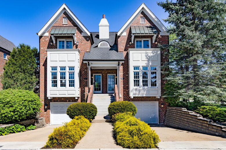 Elegant Townhouse in Historic Western Springs - Western Springs, Illinois