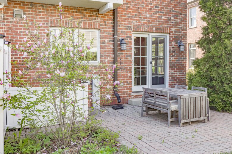 Elegant Townhouse in Historic Western Springs - Western Springs, Illinois