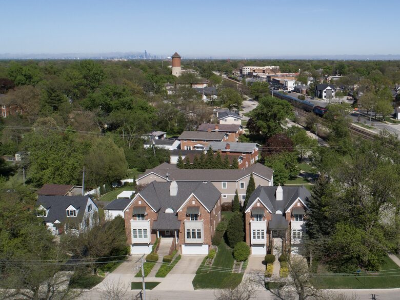 Elegant Townhouse in Historic Western Springs - Western Springs, Illinois