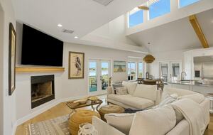 Driftwood Dreams Waterfront Retreat with Pool and Game Room - Palm Harbor, Florida