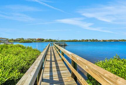 Driftwood Dreams Waterfront Retreat with Pool and Game Room - Palm Harbor, Florida