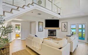 Driftwood Dreams Waterfront Retreat with Pool and Game Room - Palm Harbor, Florida