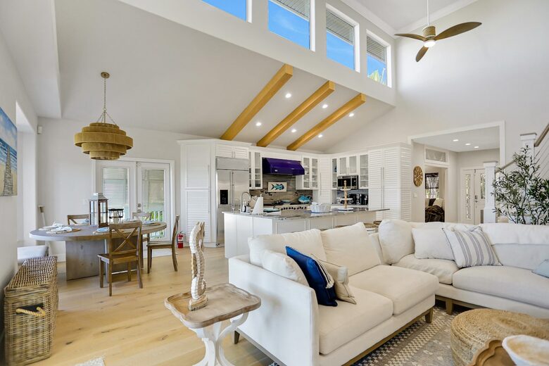 Driftwood Dreams Waterfront Retreat with Pool and Game Room - Palm Harbor, Florida