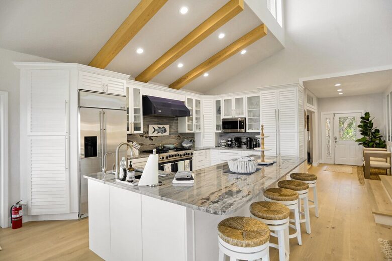 Driftwood Dreams Waterfront Retreat with Pool and Game Room - Palm Harbor, Florida