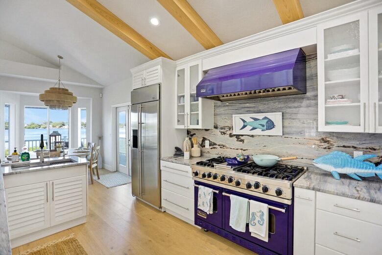 Driftwood Dreams Waterfront Retreat with Pool and Game Room - Palm Harbor, Florida