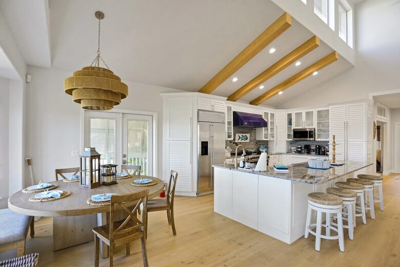 Driftwood Dreams Waterfront Retreat with Pool and Game Room - Palm Harbor, Florida