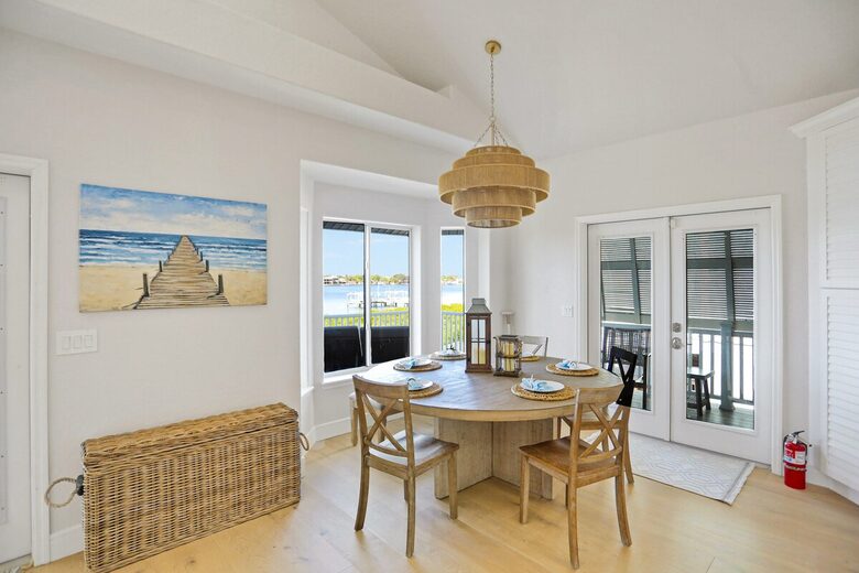 Driftwood Dreams Waterfront Retreat with Pool and Game Room - Palm Harbor, Florida