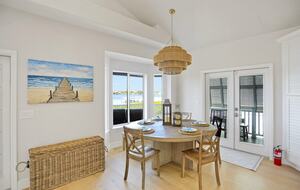 Driftwood Dreams Waterfront Retreat with Pool and Game Room - Palm Harbor, Florida
