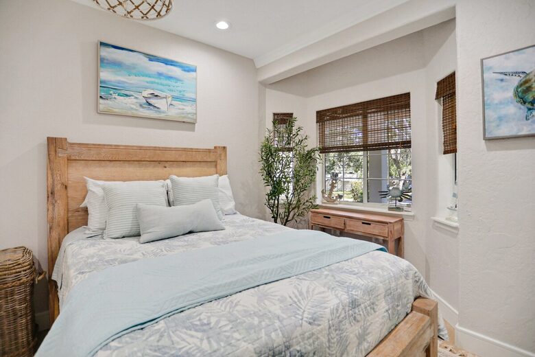Driftwood Dreams Waterfront Retreat with Pool and Game Room - Palm Harbor, Florida