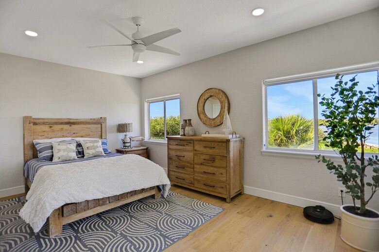 Driftwood Dreams Waterfront Retreat with Pool and Game Room - Palm Harbor, Florida