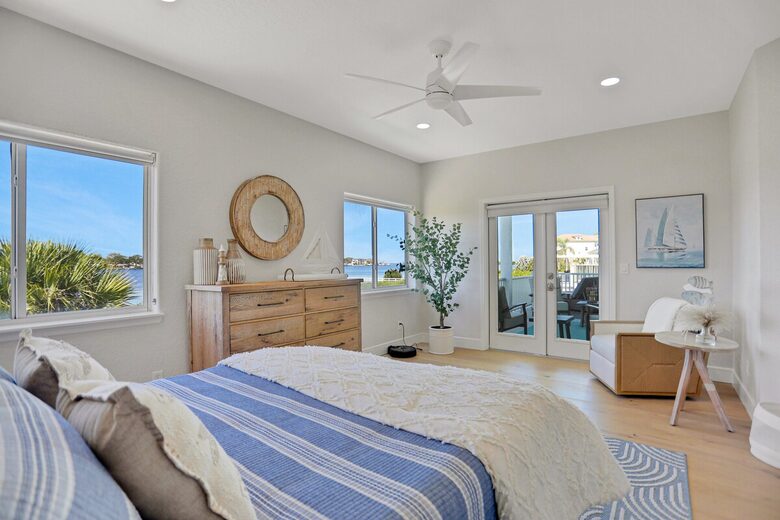 Driftwood Dreams Waterfront Retreat with Pool and Game Room - Palm Harbor, Florida