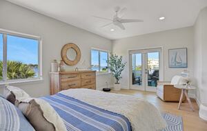 Driftwood Dreams Waterfront Retreat with Pool and Game Room - Palm Harbor, Florida